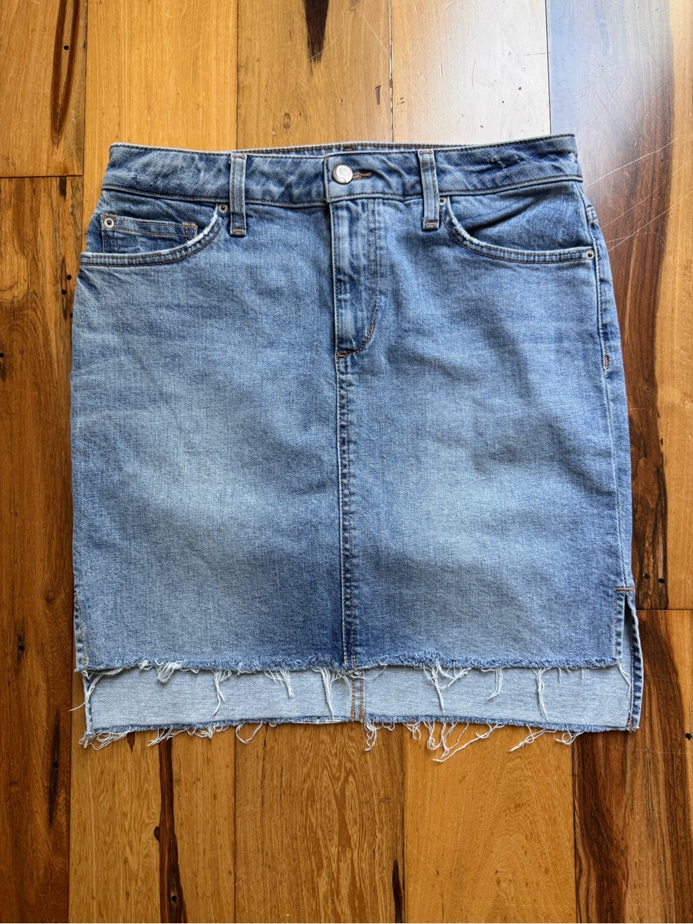 Joe’s Jeans Classic Light Blue Denim Skirt - Casual Frayed Hem size 28 EUC